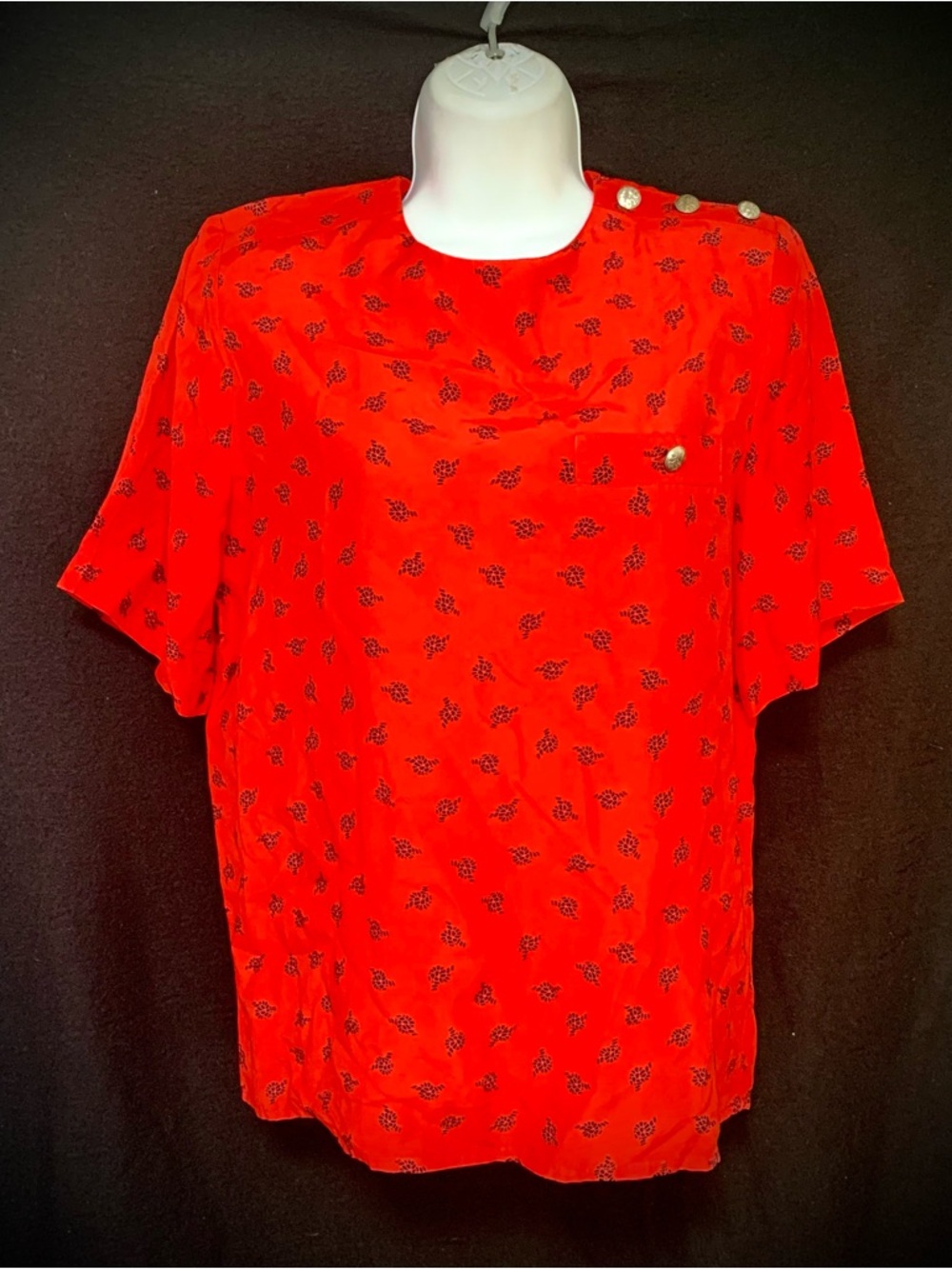 SK & Company Red Printed Blouse Size 6 Vintage Style Shoulder Button Top